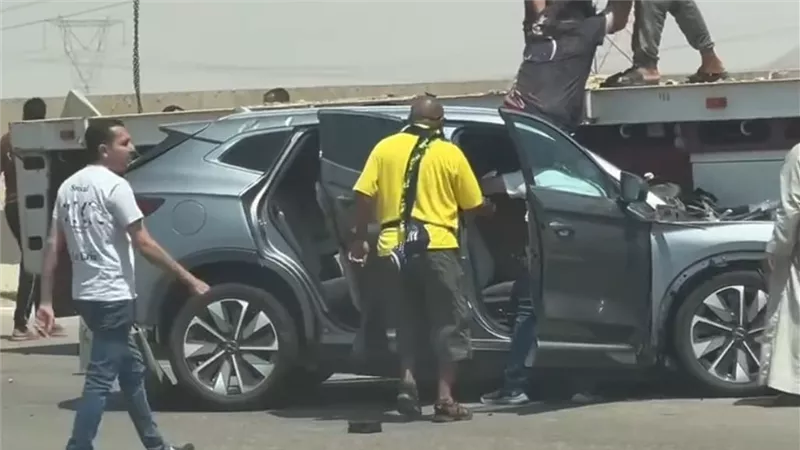 ضابط أمريكي ينقذ أسرة كاملة بعد تعرضهم لحادث على طريق العين السخنة في السويس