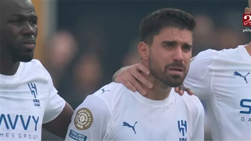 لقطة مؤثرة.. لاعبو الهلال يبكون حدادا على ديوجو جوتا في كأس العالم للأندية