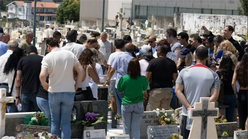 بسبب تدافع الجماهير .. الشرطة البرتغالية تتدخل في جنازة جوتا