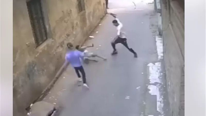 أمن الجيزة يحقق في فيديو مثير لتعدٍ بالأسلحة البيضاء بمنطقة الهرم