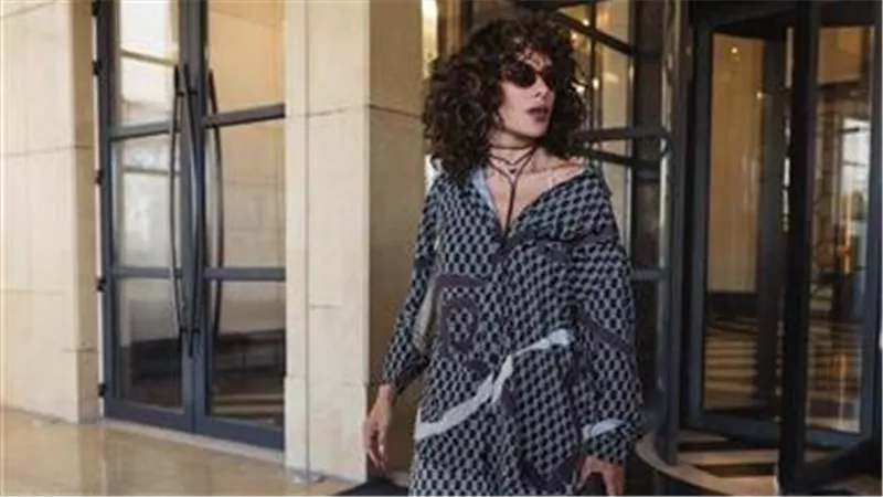 صبا مبارك بإطلالة بروح فلسطينية: “حُبي فِلَسْطِين”  سعرها يتخطى 35 ألف جنيه