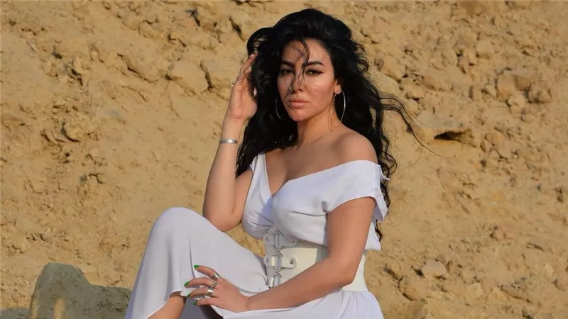 بعد رقصها مع شاب على أغنية ابتدينا.. ميرهان حسين تنفي شائعة ارتباطها 