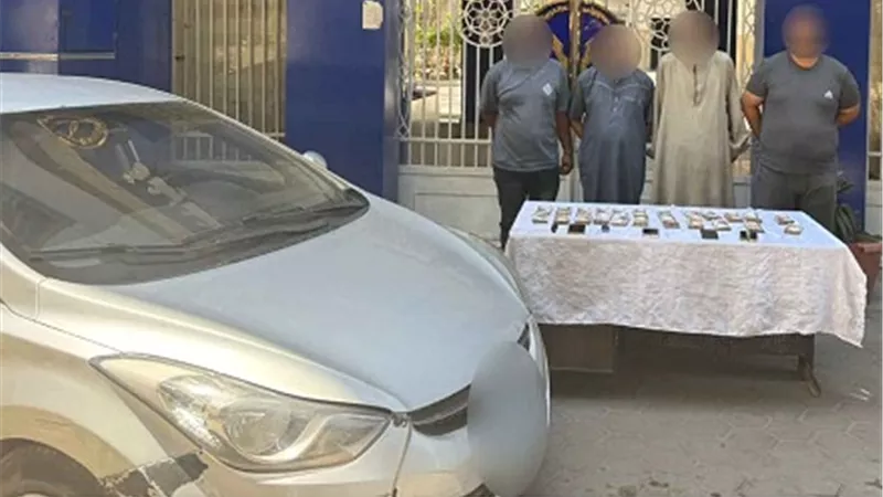 ضبط 4 متهمين استولوا على مبلغ ضخم من شخص أجنبي بالقاهرة