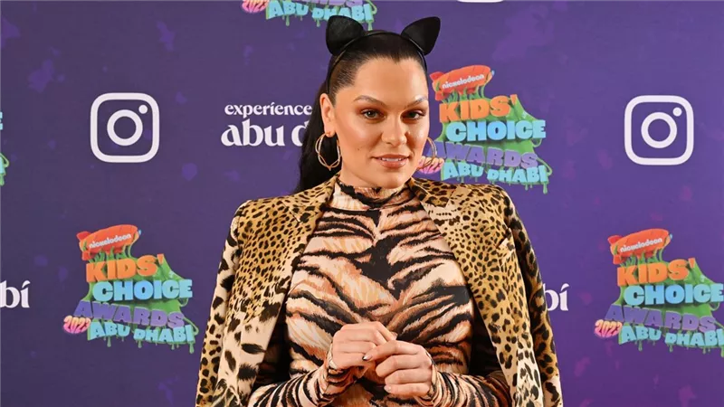 جيسي جي تطمئن الجمهور بعد عملية استئصال الثدي: أنا متعبة لكني ممتنة