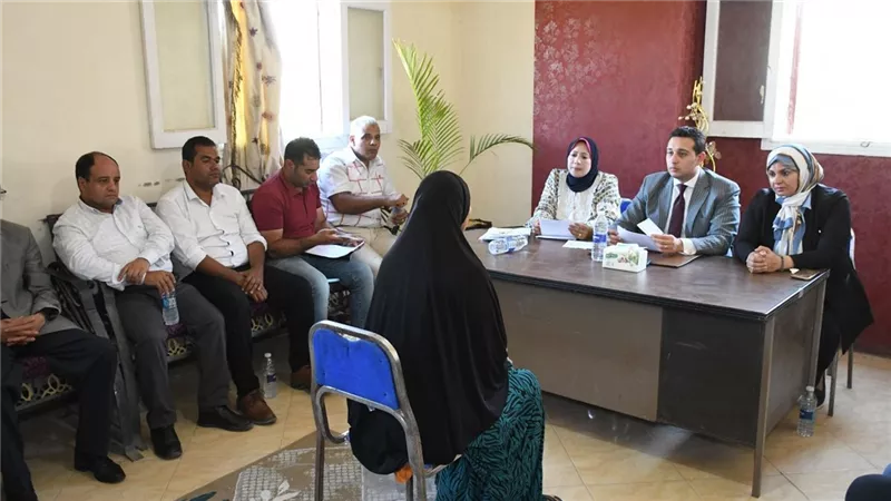 نائب محافظ الفيوم يعقد لقاءً لخدمة المواطنين بقرية سنرو بمركز أبشواي
