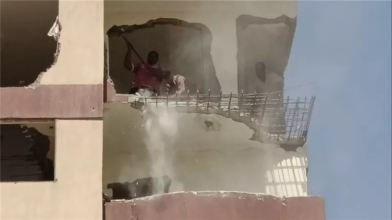 بقرار حاسم.. محافظ القاهرة يوجه بإزالة العقارات المائلة ومتابعة يومية للتنفيذ