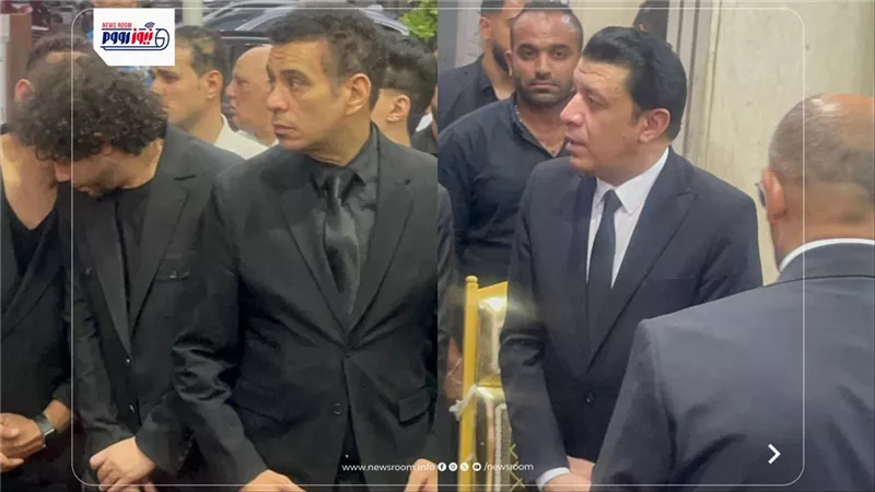 منهم مصطفى كامل ومحمود الليثي .. نجوم الغناء في عزاء أحمد عامر(صور وفيديو)