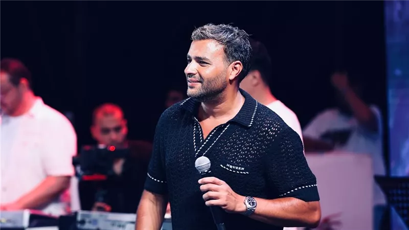 بالسعة الكاملة .. رامي صبرى يتألق فى ليالي مراسي | صور
