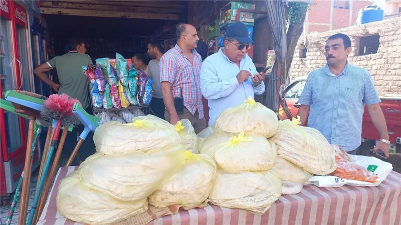 بيبيعوا العيش بسعر حر.. محافظ الدقهلية يتحفظ على كميات من الخبز المدعم ببلقاس