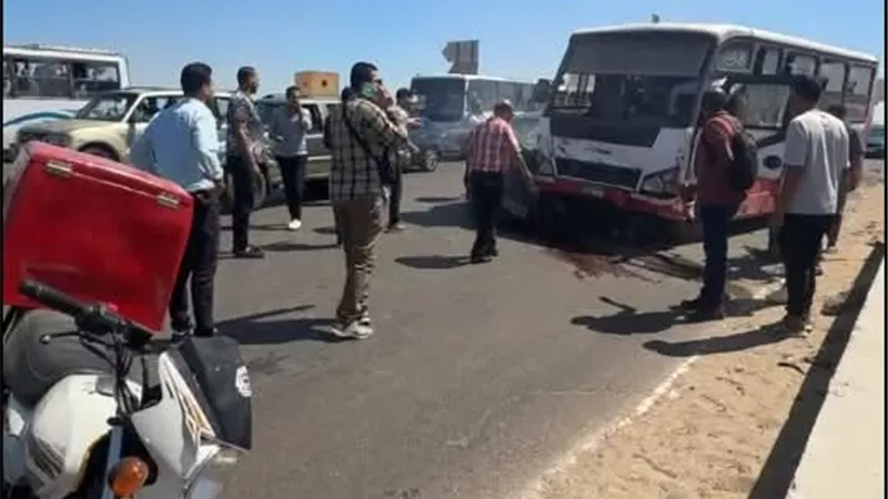 إصابة شخصين فى حادث تصادم أعلى المحورالمركزى بالشيخ زايد