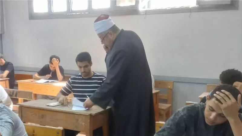 الثانوية الأزهرية 2025.. رئيس قطاع المعاهد يتفقد لجان البلاغة بمنطقة القاهرة