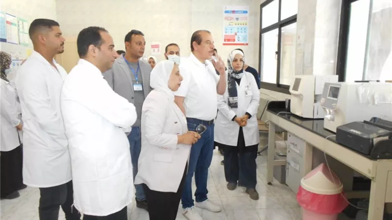 نائب وزير الصحة يوجه بمكافآت للمتميزين وإجراءات ضد المقصرين بالاسماعلية 