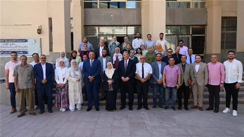 تدريب سفراء جامعة الفيوم ونوابهم على جائزة الجامعة للتميز الداخلي