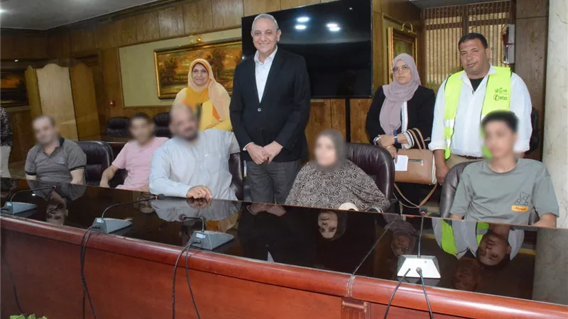 محافظ الغربية يُسلّم أجهزة تعويضية لـ13 مواطنًا في احتفالية إنسانية