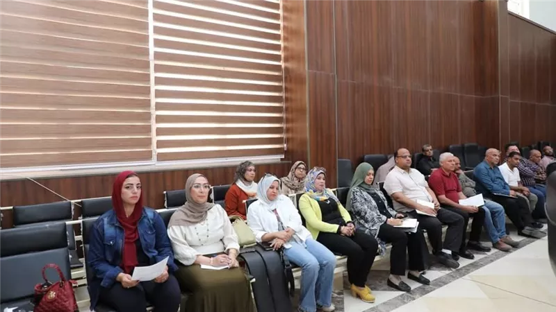 محافظ البحر الأحمر: مراجعة شاملة لشبكة الطرق للحد من الحوادث