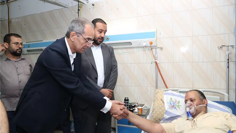 عمرو طلعت يقطع زيارته للخارج ويوجه بتعويض المتضررين ويزور المصابين بالحادث