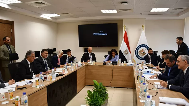 اليوم.. البترول اجتماع مع كبار مسئولي البنك الأوروبي لإعادة الإعمار والتنمية  
