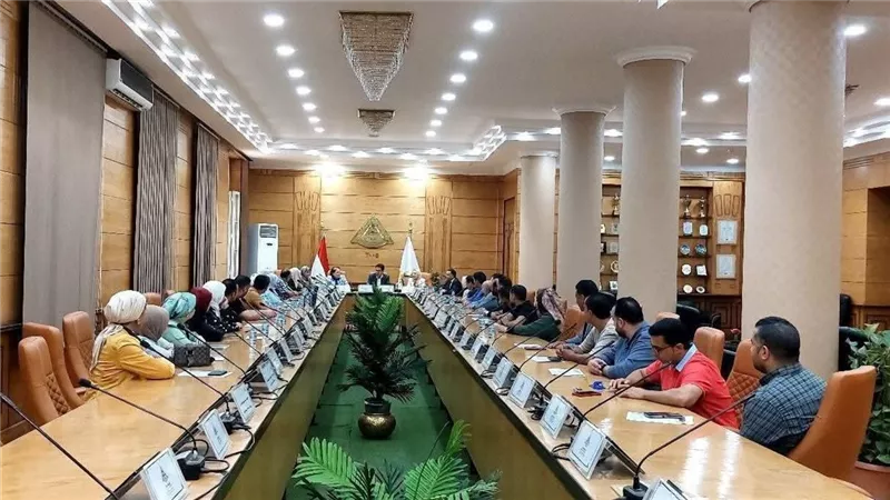 جامعة بنها تكرم المشاركين في دورات 