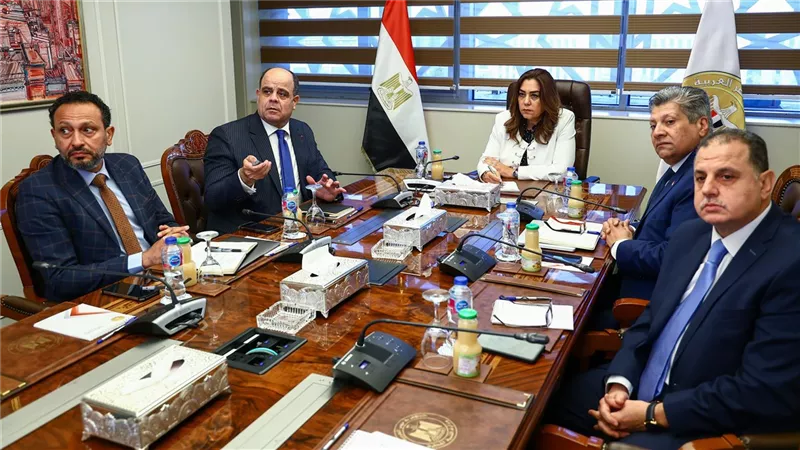 وزيرة التنمية المحلية تتابع جهود تحسين مستوي النظافة ومنظومة المخلفات الصلبة 