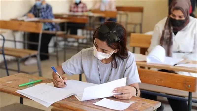 التعليم تحقق في تداول امتحان الأحياء للثانوية العامة على صفحات الغش 