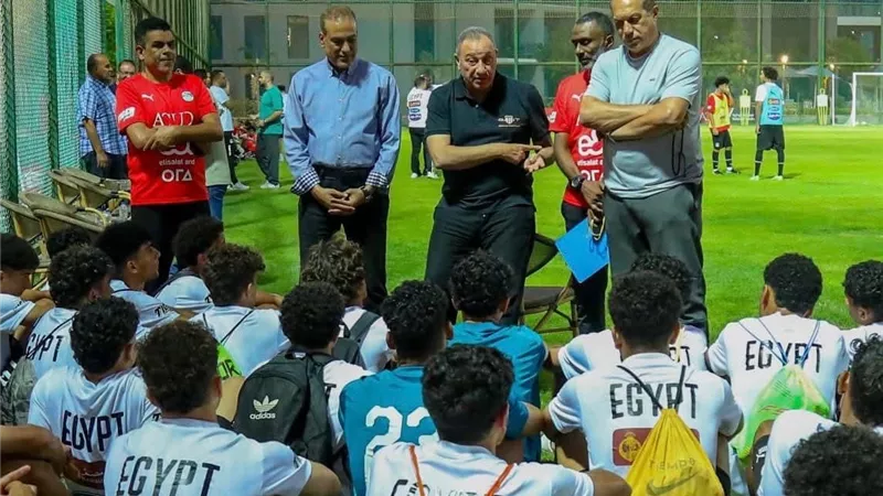 الخطيب يدعم ويساند منتخب 17 سنة برفقة علاء نبيل وعزام 