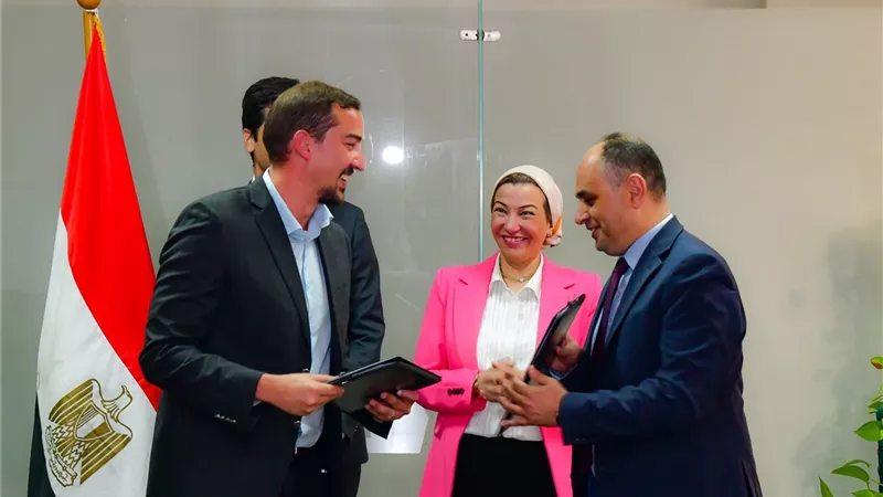   ياسمين فؤاد تشهد توقيع بروتوكول تعاون بين جهاز شئون البيئة 