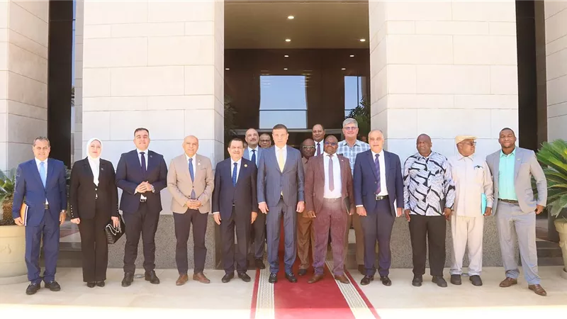 وزير الزراعة يبحث مع وفد برلماني ناميبي تعزيز التعاون الزراعي بين البلدين