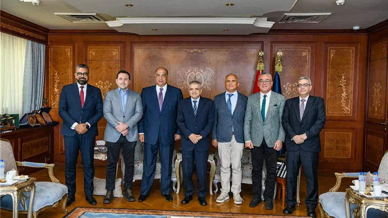 الفريق أسامة ربيع يبحث مع الخط الملاحي التركي زيادة رحلاته عبر قناة السويس