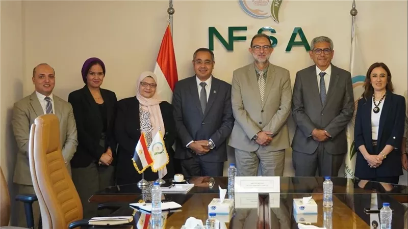“القومية لسلامة الغذاء” تلتقي وفدًا من كلية التعليم المستمر بالجامعة الأمريكية