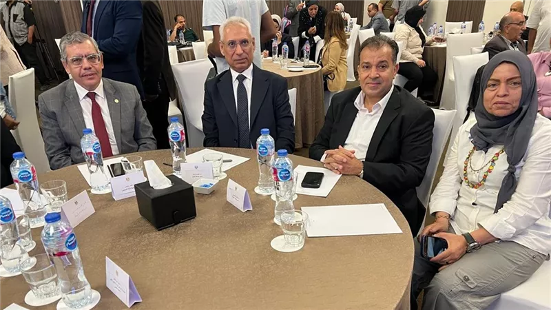 رئيس جامعة المنيا يشارك بمجلس أمناء المبادرة الرئاسية تحالف وتنمية 