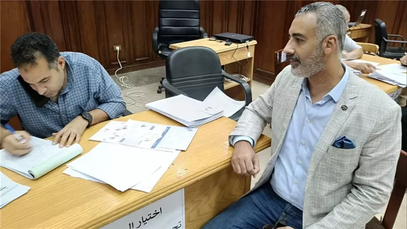 مساعد رئيس حزب العدل للعلاقات الخارجية يتقدم بأوراق ترشحه لانتخابات الشيوخ