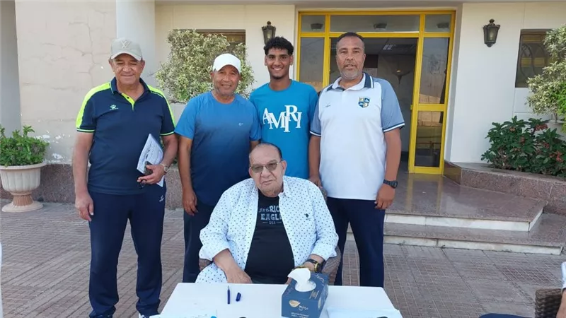 المقاولون العرب يوافق على قضاء لاعبه محمد طارق فترة معايشة بالمجر