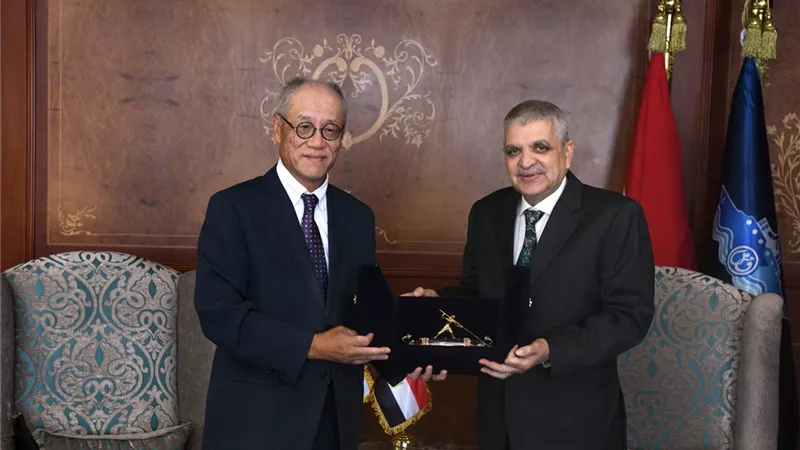 أسامة ربيع يؤكد: قناة السويس لم تتوقف عن تقديم خدماتها الملاحية رغم التحديات