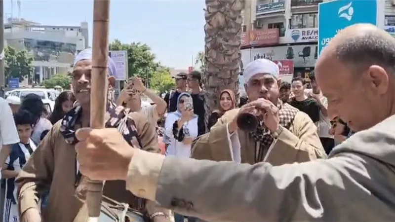 بالطبل والشماريخ والزغاريد.. احتفالات الإسكندرية بإنتهاء امتحانات الثانوية