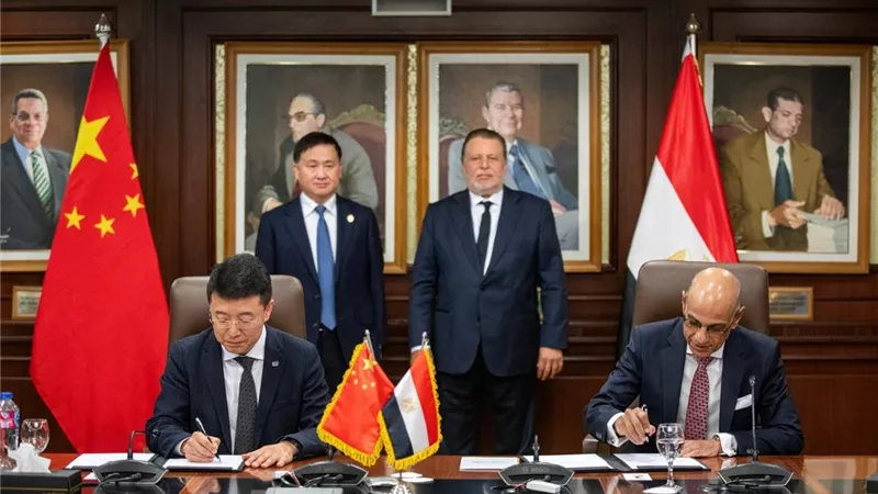 محافظ البنك المركزي المصري يستقبل نظيره الصيني ويشهدان توقيع 3 مذكرات للتعاون 