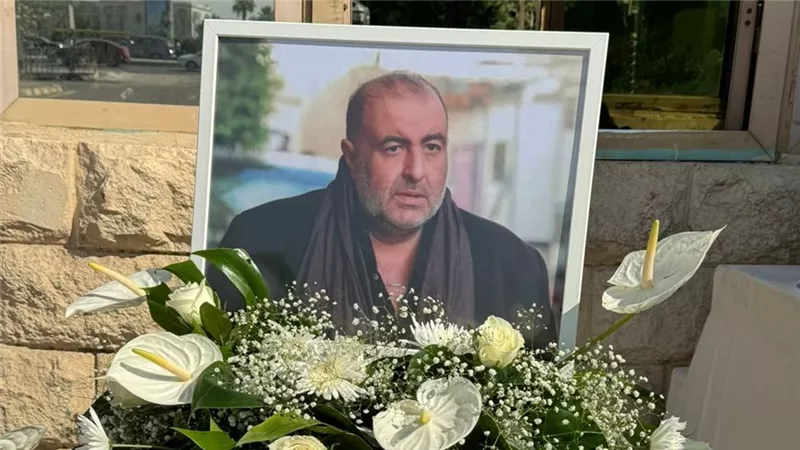 وصول جثمان المخرج سامح عبد العزيز لمسجد الشرطة لأداء صلاة الجنازة 