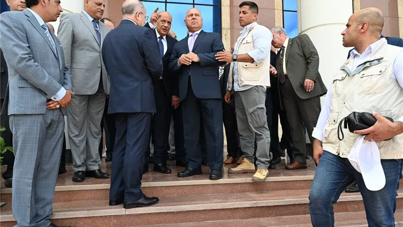وزير النقل يتفقد محطة الركاب السياحية بميناء الإسكندرية 
