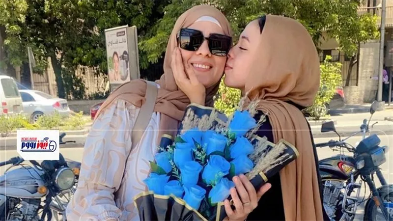 عائلة أسوانية تحتفل بنجلتهم بعد انتهاء امتحانات الثانوية