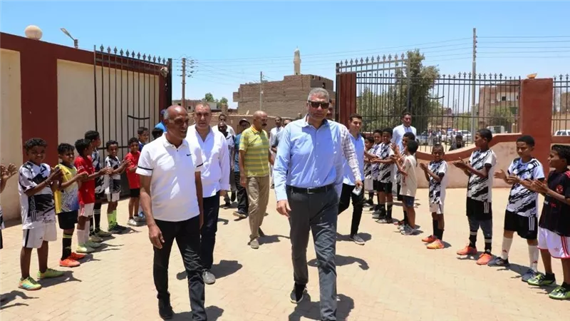 محافظ أسوان يتفقد مشروع مركز شباب النوبيين ويؤكد على أهمية تشغيله بالكامل