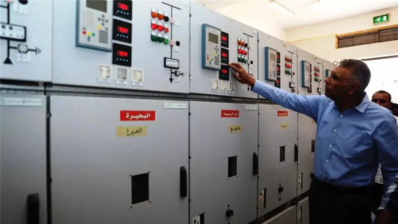 محافظ أسوان يتفقد مشروع لوحة توزيع الكهربا ضمن  المبادرة الرئاسية 