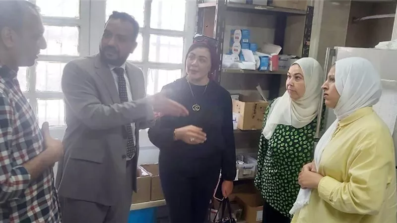 محافظ بني سويف يتابع  الإجراءات المنفذة لحل مشكلة الزحام بالعيادة الشاملة