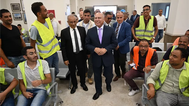  وزير الصناعة يجري جولة تفقدية موسعة بمشروعات مينائي الإسكندرية والدخيلة