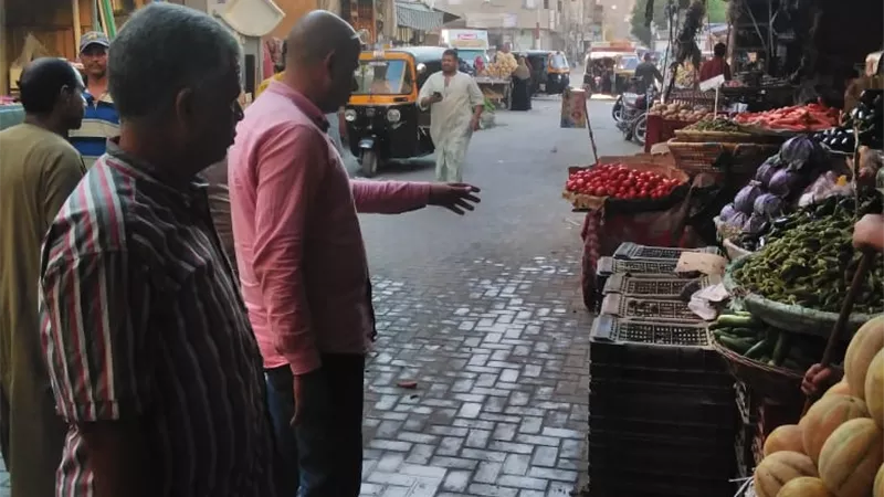  تشاجر موظفي مجلس مدينة طهطا بسوهاج مع صاحب محل.. ومصدر يكشف التفاصيل