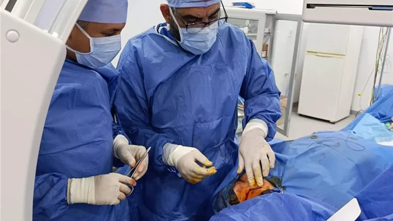 انسداد في ضفيرة القلب.. مستشفيات سوهاج الجامعية تنقذ سيدة وجنينها من الموت