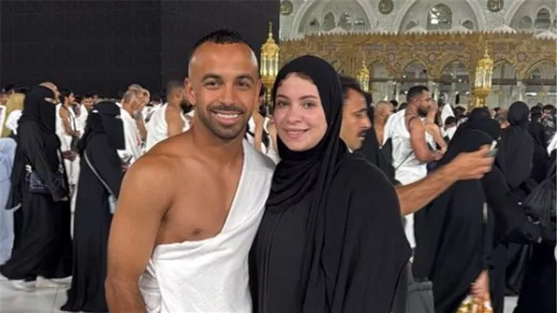 بعيدا عن الساحل الشمالي.. قفشة يقضي الإجازة مع أسرته في مكة المكرمة
