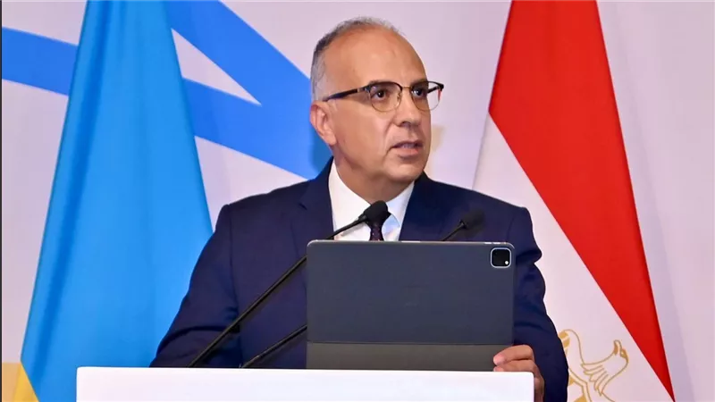 وزير الري يناقش السيناريوهات المختلفة لإدارة المياه فى مصر 