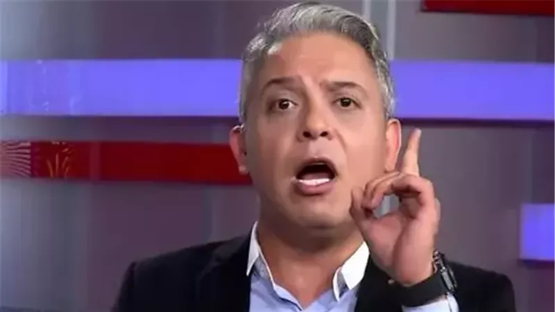 لهذا السبب.. الإعلامي الهارب معتز مطر يتصدر منصات التواصل الاجتماعي 