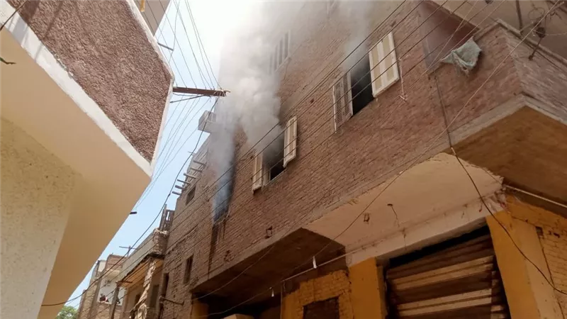 نشوب حريق في شقة سكنية بسبب ماس كهربائي من شاحن الهاتف بسوهاج