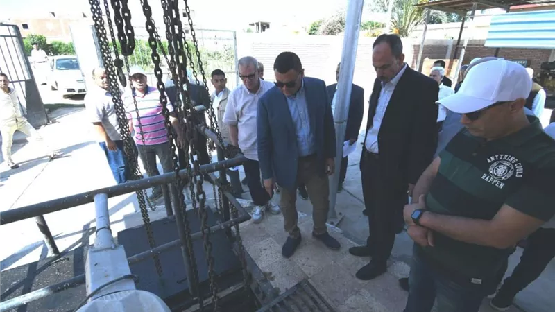 وزير الإسكان يتفقد عددا من الطرق والمحاور بـ « النوبارية الجديدة»