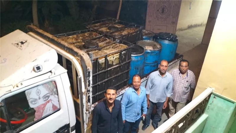 ضبط 3.3 طن زيت طعام فاسد في الفيوم خلال حملة تموينية موسعة